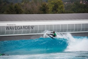 &quot;As piscinas de ondas artificiais estão a mudar o surf para sempre&quot;