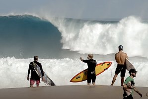 John John Florence aponta para a perfeição e perigo juntos