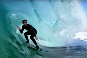 É skimboard, mas vale a pena ver!