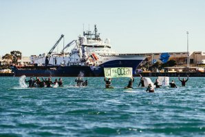 Surfistas em Corio Bay