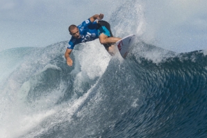 FIJI PRO, DIA 2: TIAGO PIRES AVANÇA PARA A RONDA 3