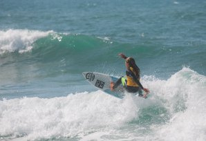 Arrancou o Campeonato Nacional de Surf Esperanças feminino 2020