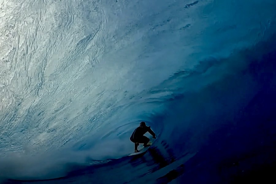 Nathan Florence enfrenta slabs rasos e pesados na Ásia