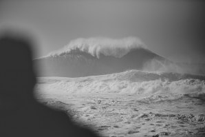 Video Resumo da 1ª ondulação gigante de 2022 na Praia do Norte na Nazaré