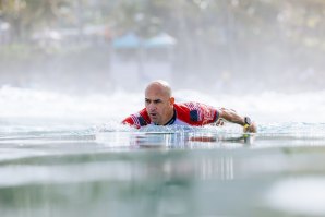 Kelly Slater é ainda aos 52 anos de idade o &quot;cabeça de cartaz&quot; do primeiro evento do CT