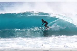 Mason Ho testa a mini prancha 4&#039;9&quot; com 20,00 litros e surfa no limite dos corais