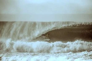 UM DIA MUITO ESPECIAL DE SURF EM SUPER TUBOS !
