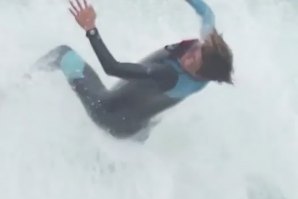 Keanu Igarashi levou &quot;pranchada&quot; feia no free surf.