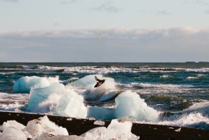 GLOBE disponibiliza gratuitamente secção “Iceland” do filme do ano “Strange Rumblings in Shangri La”