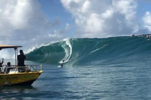 SURFISTA LOCAL PROTAGONIZA QUEDA IMPRESSIONANTE DURANTE ESTE SÁBADO EM TEAHUPOO