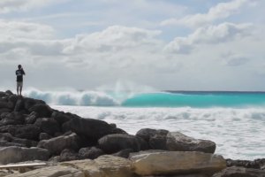 CJ Hobgood e Levi Slawson encontram ondas de sonho nas Bahamas