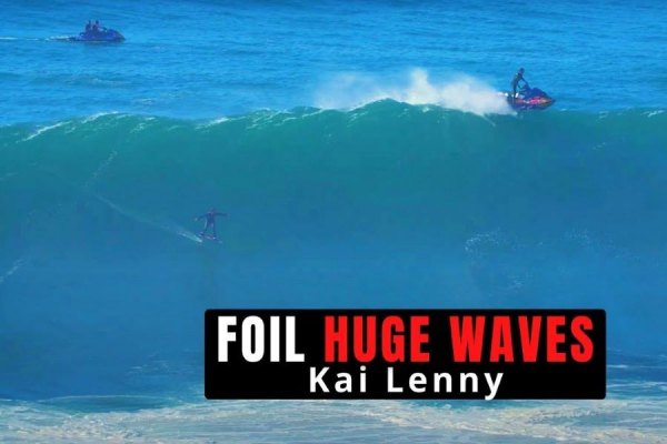 Kai Lenny enfrentou as ondas da Nazaré com uma prancha foil