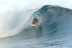 A SESSÃO DE SURF DE LAKEY PETERSON EM TEAHUPOO