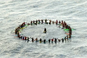 CERIMÓNIA DE ABERTURA DO ‘EDDIE AIKAU’ MARCA INÍCIO DO PERÍODO DE ESPERA