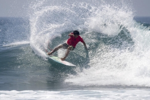 O Komune Bali Pro presented by the Mad Hueys leva Taj Burrow até Keramas