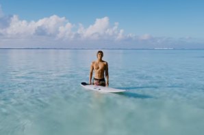 O SURF DE KANOA IGARASHI NO TAHITI DURANTE A QUARENTENA