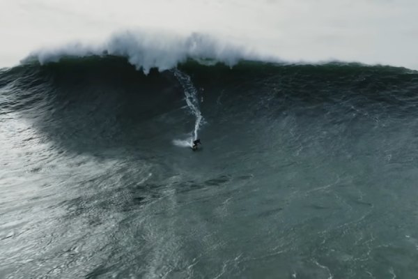 Um final de ano gigante na Nazaré, com Sebastien Steudtner