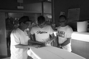 Timmy Patterson, à esquerda, Jon Pyzel, no centro, e Álvaro Costa, da Polen, à direita.