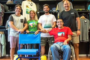 Artur Fernandes, Teresa Abraços, Pedro Dias, Nuno Vitorino e Paulo Martins juntos no apoio ao surf adaptado.