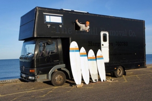 Um surf hostel com quatro rodas