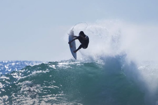 A menos de 1 mês do inicio do Championship Tour, Jack Robinson mostra a sua forma em Snapper Rocks