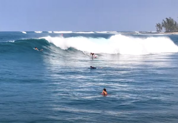 As diferentes perspectivas do surf em Haleiwa com Slater e Mamiya