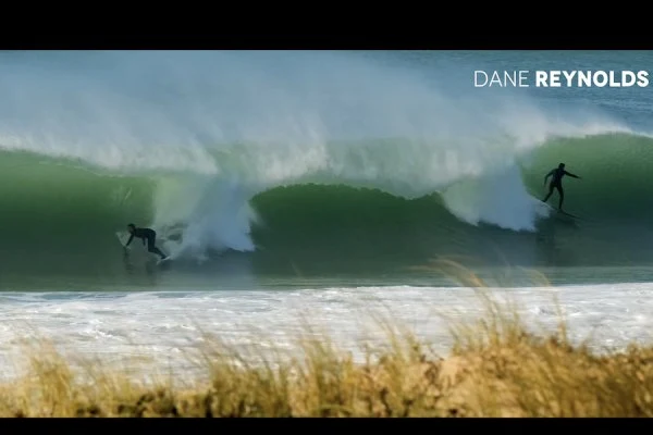 This is Supertubos: um ano de tubos numa das ondas mais icónica da Europa