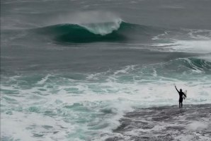 Nathan Florence e uma surfada solitária num slab remoto da Escócia