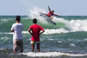 Bino Lopes a voar na Praia do Papagente.
