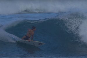 Mason Ho em sessão divertida de surf no North Shore