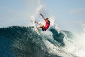 FILIPE TOLEDO LIDERA NO PRIMEIRO DIA DO CORONA BALI PROTECTED