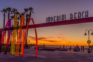 Destino popular de surf na Califórnia está interditado há mais de 1000 dias devido à poluição