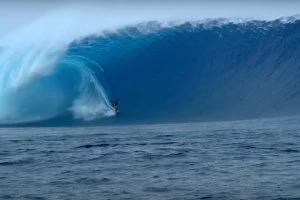 O swell histórico de 2018 em Cloudbreak, com Slater, McNamara, Billy Kemper, Kai Lenny, entre outros