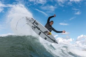 Lukas Skinner renova com a Rip Curl por mais três anos