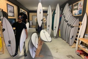 Lucas esta manhã visivelmente satisfeito quando levantou o seu quiver ORG Surfboards