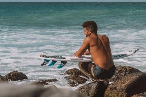 Miss&atilde;o em busca de ondas leva Italo Ferreira a Cabo Verde