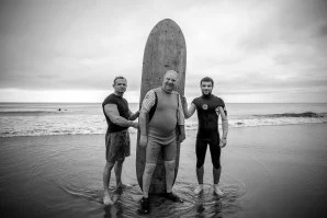 Carlos Garoupa começou a surfar em 1947, com 11 anos de idade...