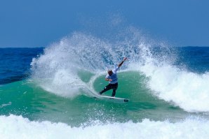 Vasco Ribeiro muito forte e consistente nas ondas de Leça da Palmeira