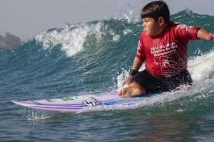 VICE-CAMPEÃO MUNDIAL DE SURF ADAPTADO ENTRA NA EQUIPA DE MEDINA E MINEIRINHO