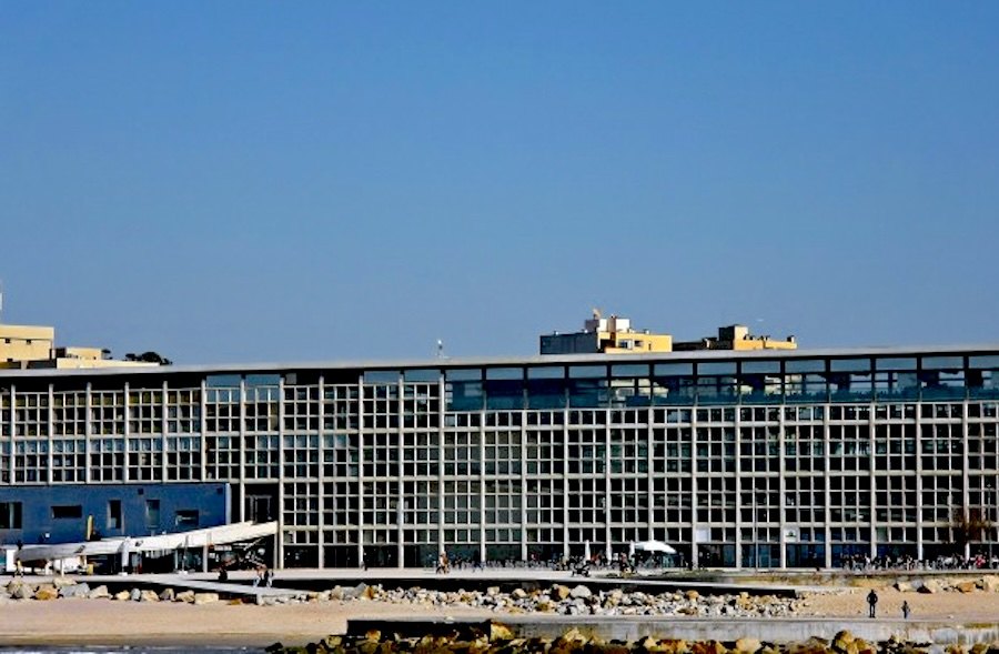 Edifício Transparente poderá ser parcialmente demolido no Porto para requalificar a Praia Internacional