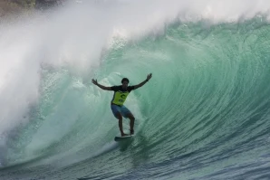 RIP CURL CUP: PADANG PADANG CUMPRIU A PROMESSA DE BONS TUBOS