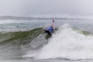 Teresa Bonvalot e Carolina Mendes passam à ronda 2 no MEO VISSLA Ericeira Pro 2021