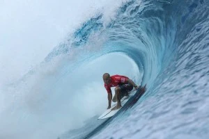 Aos 44 anos Kelly Slater não dá sinais de abrandamento.