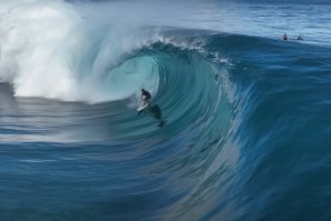 Locais mostram como se surfa em Teahupo&#039;o - com Matahi Drollet, Eimeo Czermak, Vahine Fierro, entre outros