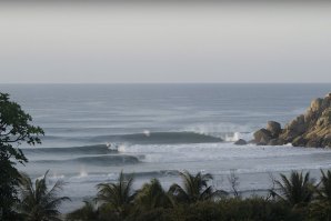 As ondas incríveis que tem quebrado em Barra de La Cruz