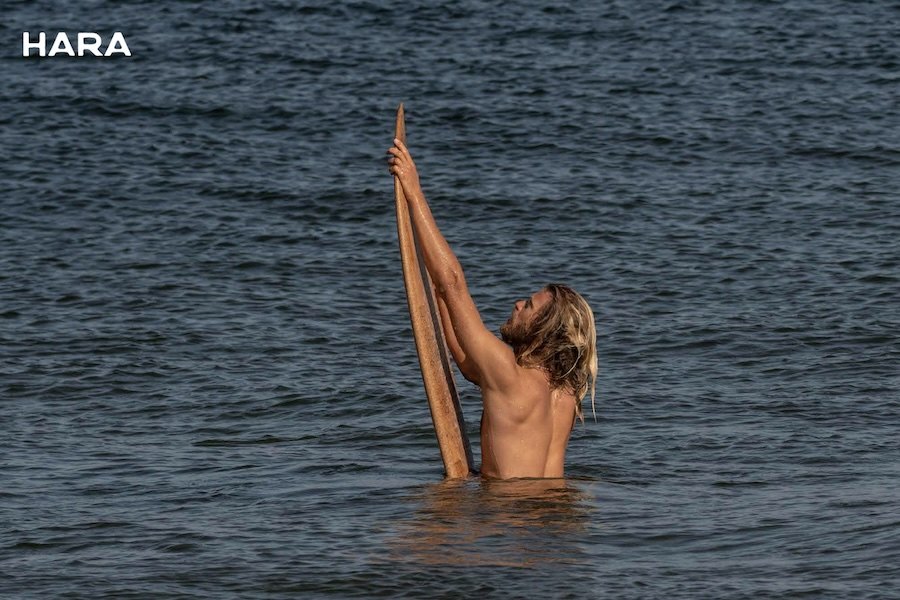 Hara Surfboards: nova marca portuguesa aposta na cortiça para construir pranchas com uma performance e estética única