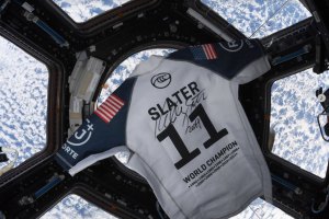 LICRA DE COMPETIÇÃO DE KELLY SLATER CHEGA AO ESPAÇO