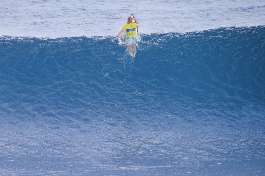 ISA vs. WSL : Duas abordagens distintas na gestão de participação em competição dos atletas Russos e Israelitas