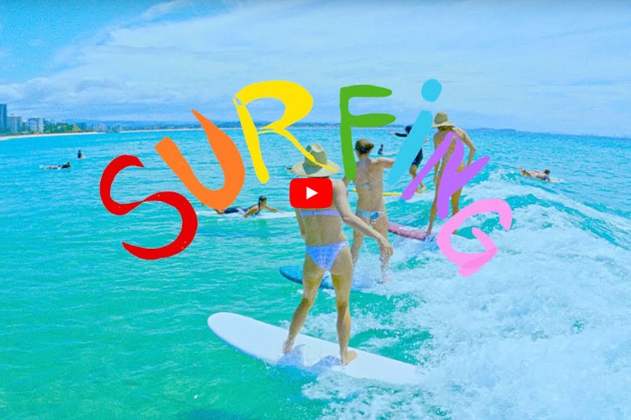 «Surfing - An All Girls Surf Film» é o filme perfeito para celebramos o dia da mulher