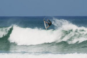 JOHN JOHN FLORENCE EM GRANDE PERFORMANCE NA ILHA DE OAHU 